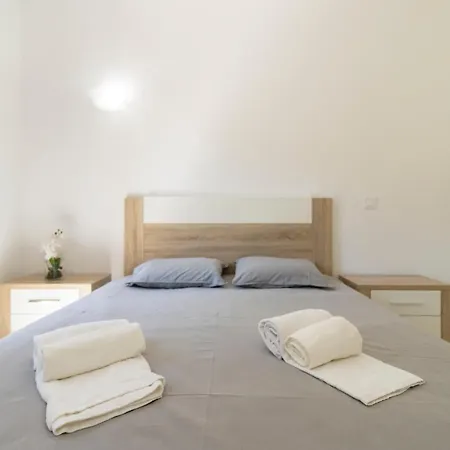 Wonderful Da Rocha Apartment